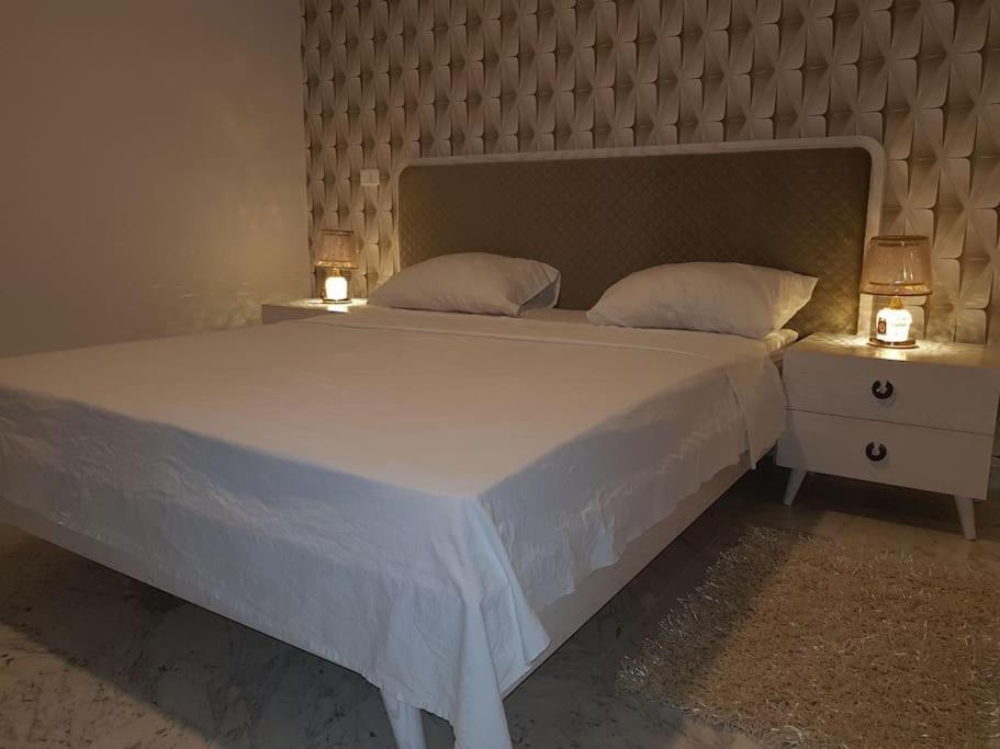 Lovely Apartment Near Tunis Mall - Lac2 Tunis Bagian luar foto